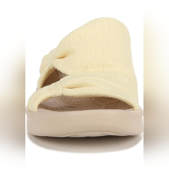 BZEE'S Smile More Bow Sandal (Butter) - Picture 5 of 12